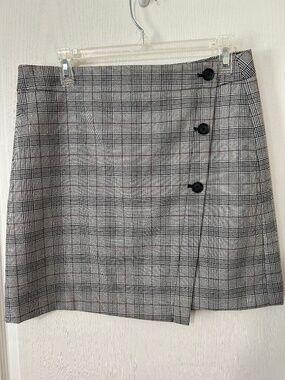 LOFT Outlet Gray Plaid Wrap Mini Skirt Size 8 Button Detail